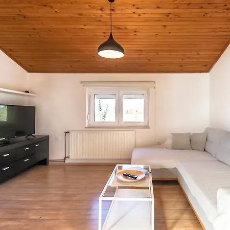 Apartment&studio Gortan In Near Pula, Istria *