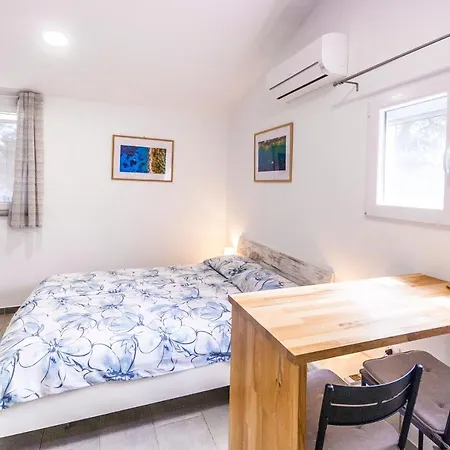 Apartment&studio Gortan In Near Pula, Istria *