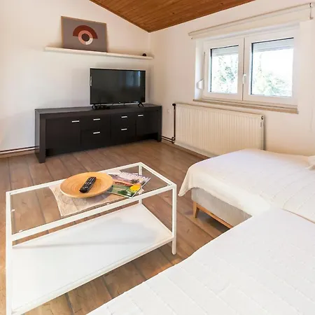 Apartment Gortan With Garden View In Marcana, Near Pula, Istria Istrien Marčana