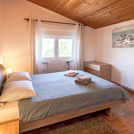 Apartment Gortan With Garden View In Marcana, Near Pula, Istria Istrien